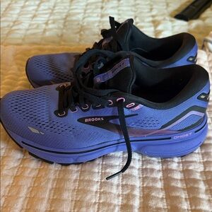 Brooks Ghost Left is 6.5 Right is 5.5